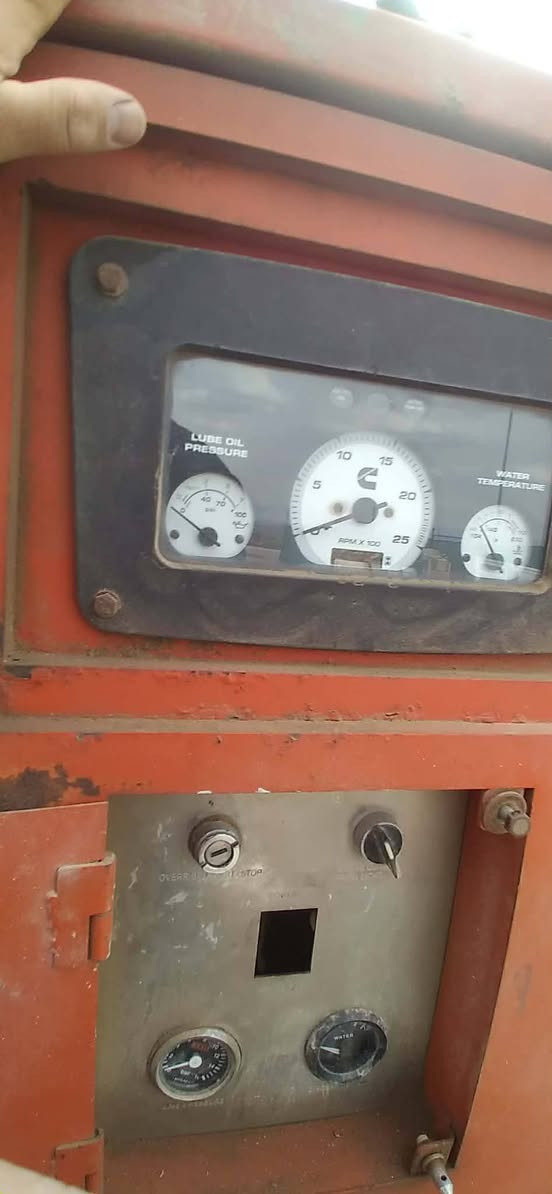 السلام عليكم ورحمه الله عندي مكينه. كمينز  ELGI الموديل 2007 نظيف ويا معدات الرمل ويا كمبريسر هواء كامل مكمل السعر 45 وبه مجال جدا التواصل على الرقم *********** وعلى واتساب موجود بارك الله في الجميع
