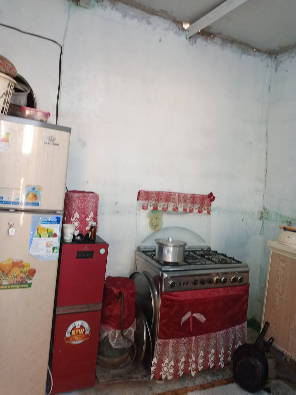 السلام عليكم بيت للبيع 60متر ستقبال وغرفه ومطبخ وملحقاته البيت كاشي السعر 20 وبي مجال قليل العنوان حي النصر الثانيه وشراي يخابر على الرقم ‏‪***********
