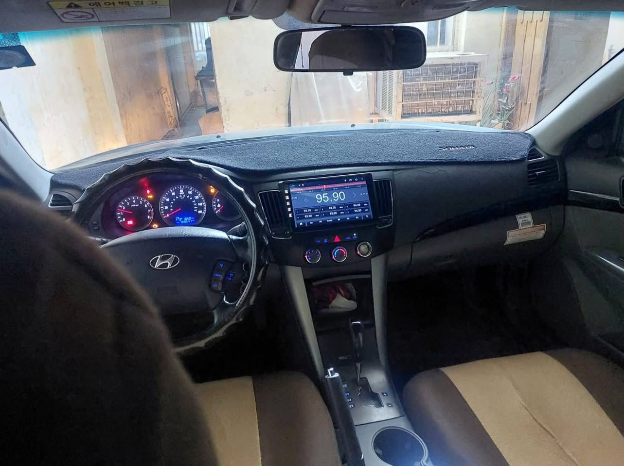 السلام عليكم سوناتا للبيع مويدل2009. 6سلندر وارد امريكي رقم بغداد
  المواصفات/ شاشة اندرويد. تثبيت مسار (كروز). تبريد تدفئة شغال. كشن كهرباء. سلايت روڨ. سويج سنترلوك فتح وقفل السيارة و فتح الجنطة. كامرة خلفية. تحكمات ستيرن. ليبل واحد مطابق.
 مصبوغة عام اثر جراد كون اللون جارد 
السعر 97 وبيها مجال 
المكان/ ديالى 
 رقم الهاتف ***********
