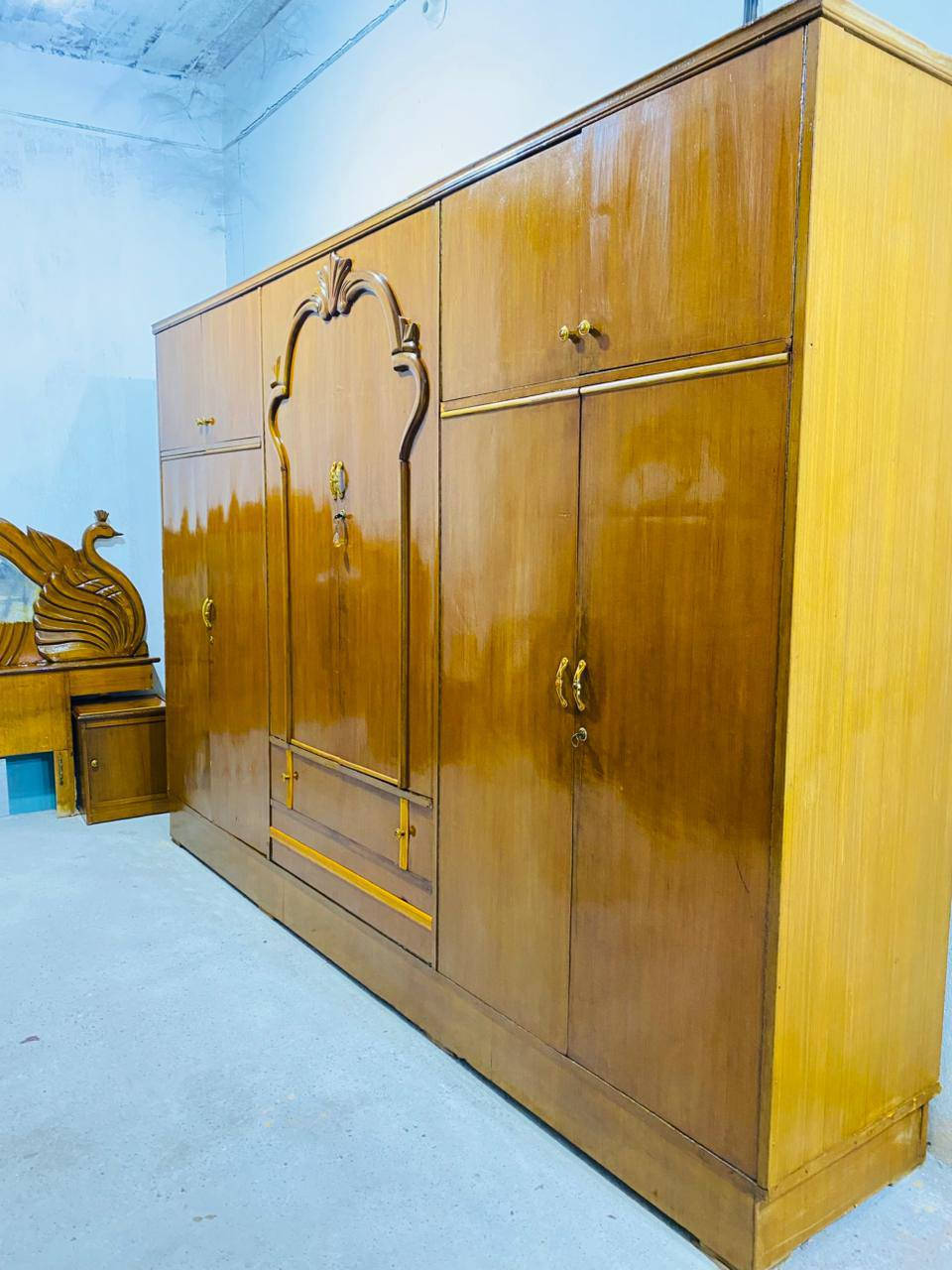 غرفه صاج سته باب وملحق مستعمله نظيفه السعر 500 ألف العنوان العزيزيه/***********/ يوجد واتساب وماسنجر وتوصيل بل الاجره
