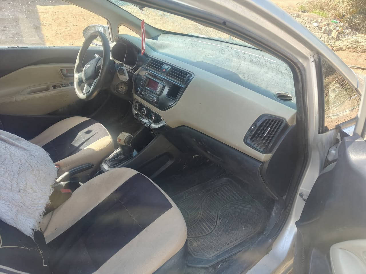 سلام عليكم
كيا ريو موديل 13 
سيارة بيها جراد وبيها دحجات سابقا
كير مكينة حدادية حلوات 
رقم مثنى سنوية طايفه من 2020
معوقين مالكها بالسماوة 
السعر 70 وبيها مجال غرامات وطوفان حسب الاتفاق 
مكان السيارة السماوة الهلال 
أي تفاصيل اتصل وتدلل 
***********
