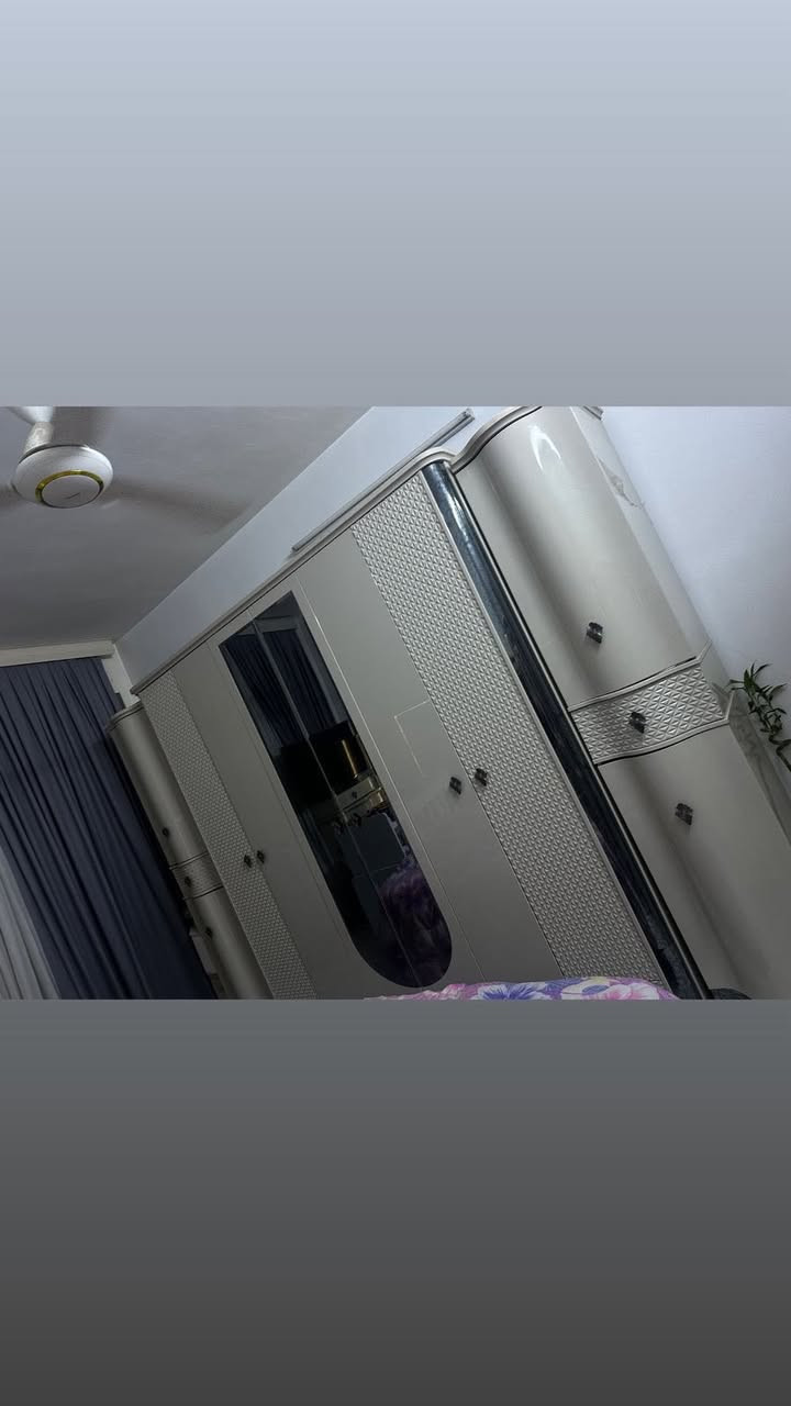 السلام عليكم غرفه ١٣ قطعه استعمال سنه وحده فقط كلها اضويه قسم مشدود وقسم بعده اخذتها بمليونين ونص اريدها بمليون و ٨٠٠ وبيها مجال مابيها اي ضرر فقط بلاستك مال دراور كنتور المكان بغداد صليخ سبب البيع صار عندي طفل وغرفتي صغييره


**إذا كنت صاحب هذا الإعلان وتريد حذفه لأي سبب، رجاءا أرسل رسالة إلى الدعم الفني**