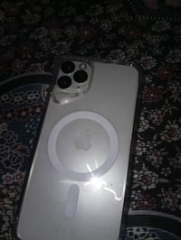 11 برو ماكس لون ابيض  ذاكره 64  بطاريه75  فيس ايدي شغال  جهاز وضع شركه...