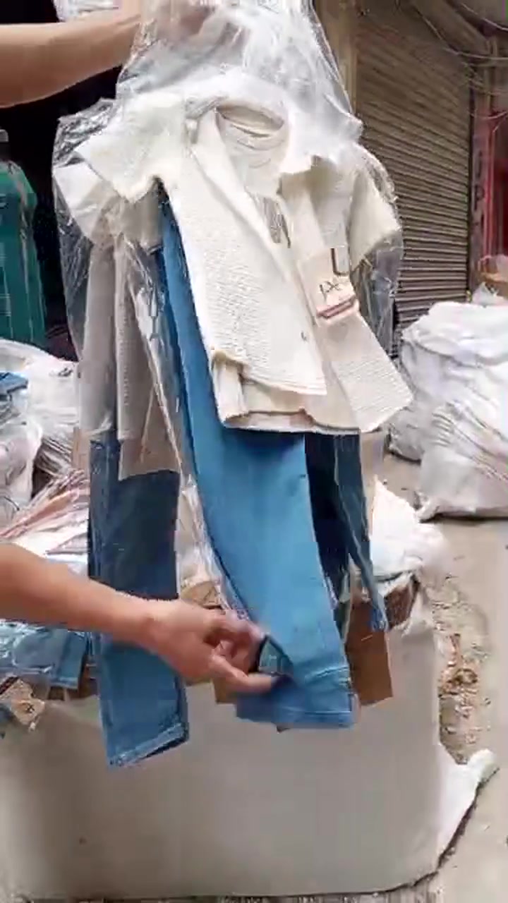 مسابقه شروط المسابقة شارك المنشورات يلي نزلت وتعليق اكثر شخص مشارك يربح معنا الكل يشارك الفيديو 
عررررررررض 100 ألف يابلااااش من اروع ما يكون 😍😍😍 100 ألف عرررررررض خلي طفلك ممميز بضاعة مريحة جدا وثقيلة 
السعر 100 ألف


**إذا كنت صاحب هذا الإعلان وتريد حذفه لأي سبب، رجاءا أرسل رسالة إلى الدعم الفني**