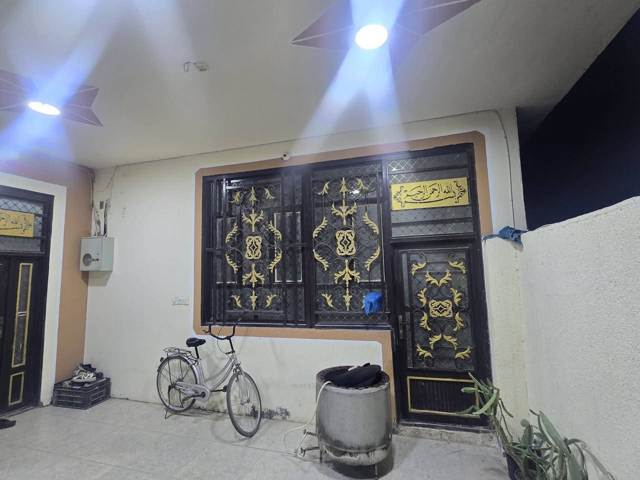 بيت مساحه220م في كربلاء فول الفول سند 25قرار محكمه منطقه سكنيه ركن
يالله سلام عليكم اخوان بيت للبيع مساحه 220م ركن غرفتين 5*4 استقبال 6*4 صاله كبيره مطبخ كبير واجهيه 11م سند 25قرار محكمه  سع ر 125وبيه مجال بسيط الشراي بيه خير ويدلل اخوان يرهم بيع على شكل دفعتين  مكان كربلاء طريق بغداد عامود 54يبعد عن شارع بغداد ثلاثه كيلو كله تبليط بس 200م ترابي كامل خدمات سحب مدارس مستوصف ماء اساله فول ***********ابو ادم
