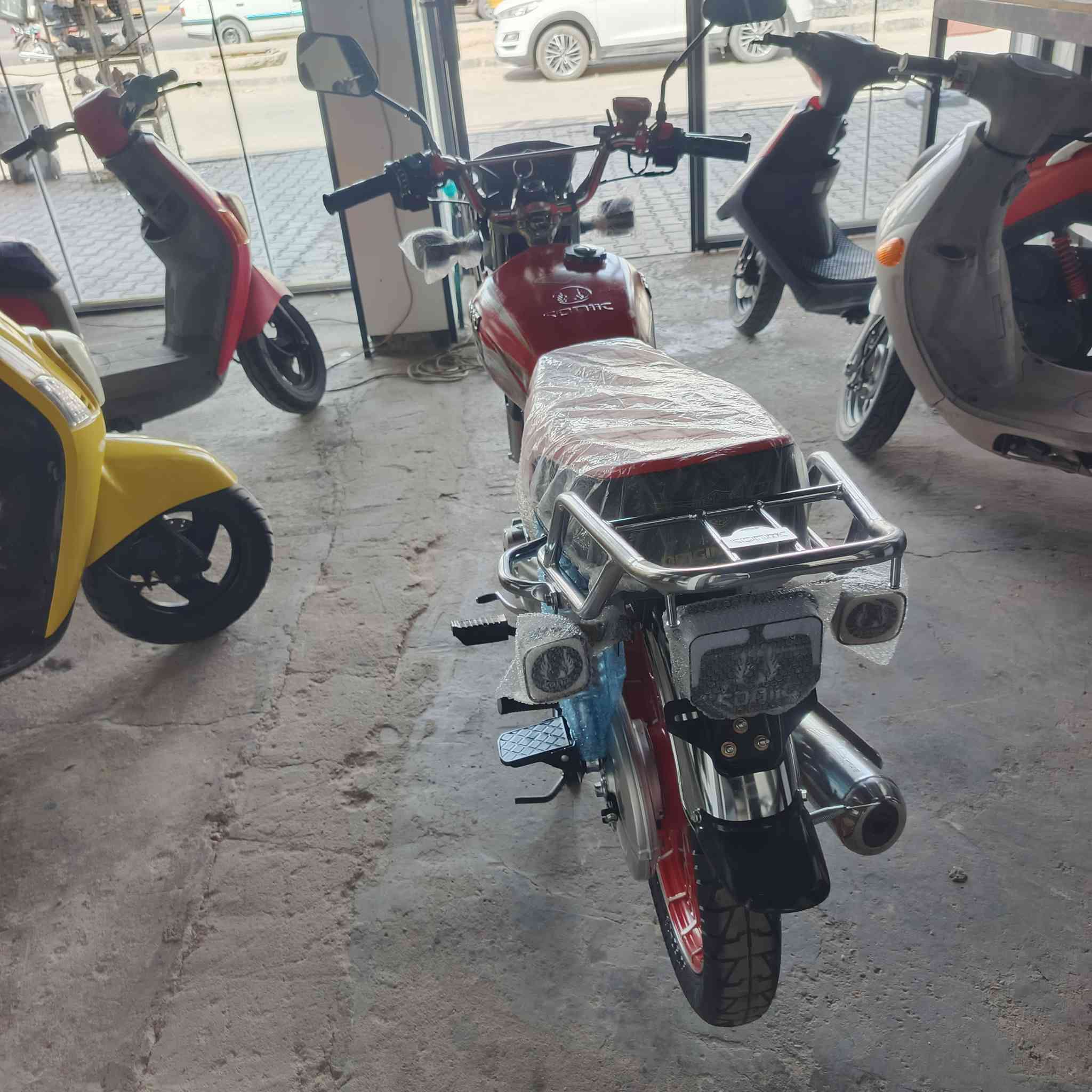 سولنك 2025 شاصي عشرين ماشيه ٥٠٠٠ جديده بجيسة بعدة 
وكيله العارضي انه ماخذة مليون والله وصارلة يومين بس ابيع ٩٧٥ متوازي علا بيعته محتاج فلوس رقمي ***********
