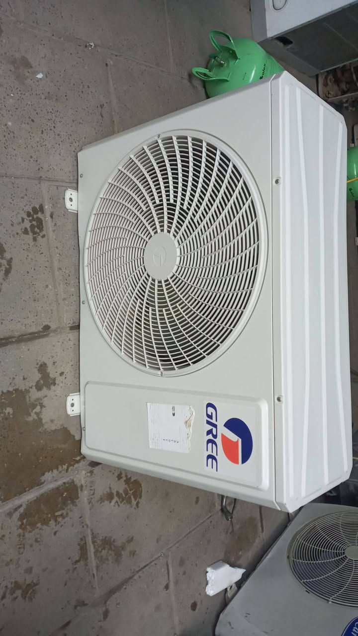 سبلت كري عادي 
٢ طن غاز ٤١٠ انتاج ٢٤ 
ابلادي ع وضع الشركه 
انتاج ٢٣ 
سعره ٥٥٠ 
***********
