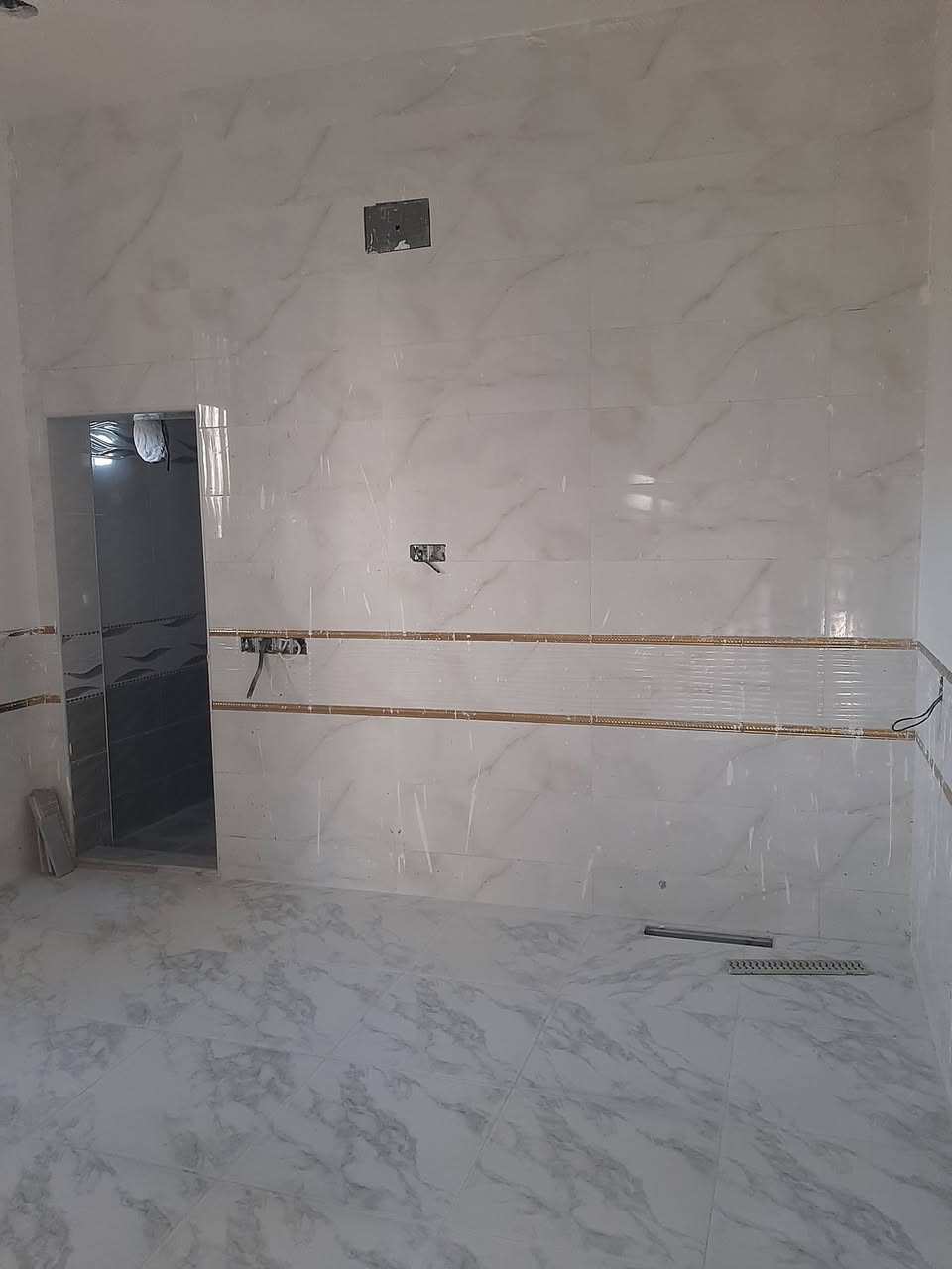 خلفة سيراميك متفرغ للعمل ***********
