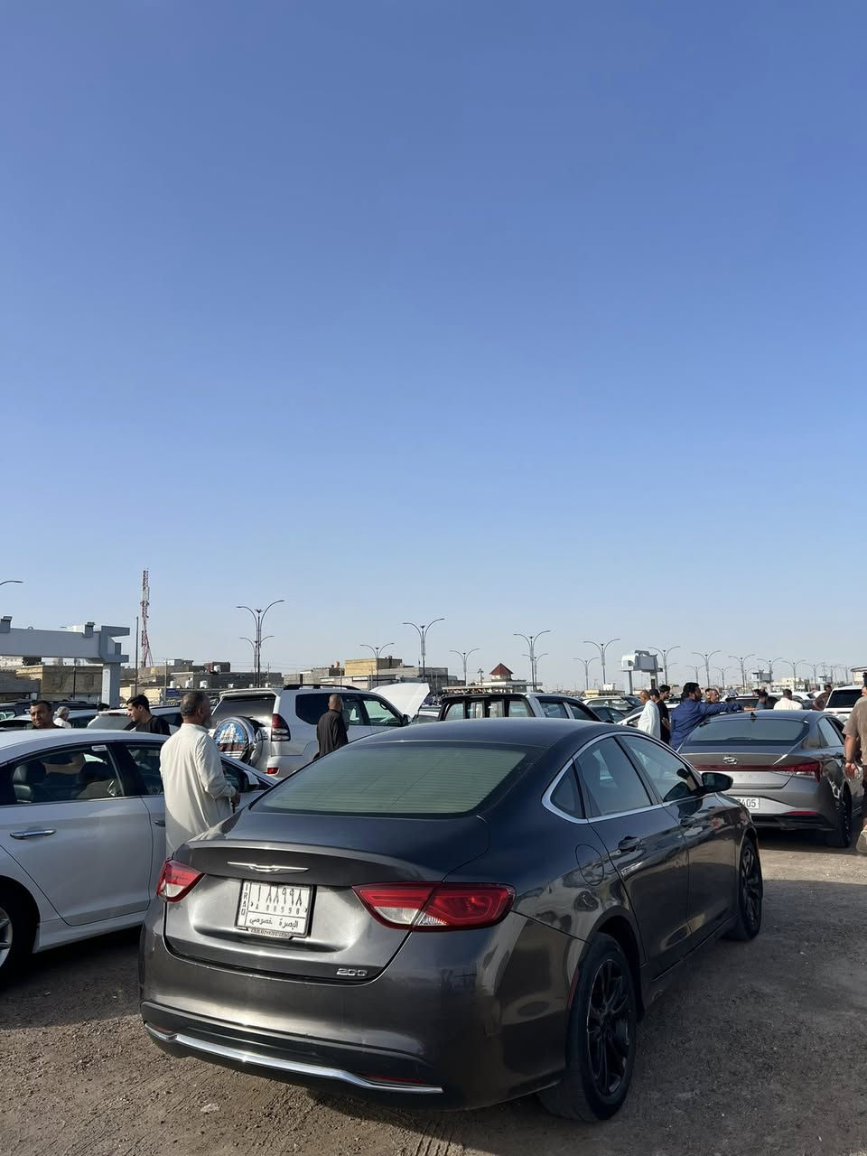 كرايسلر c200 موديل 2016بيها بابين السايق والورا الباقي كفاله السياره جاهزه ماناقصها اي شي مكانها البصره رقمها بصره حره سنويه لل2028 ***********
