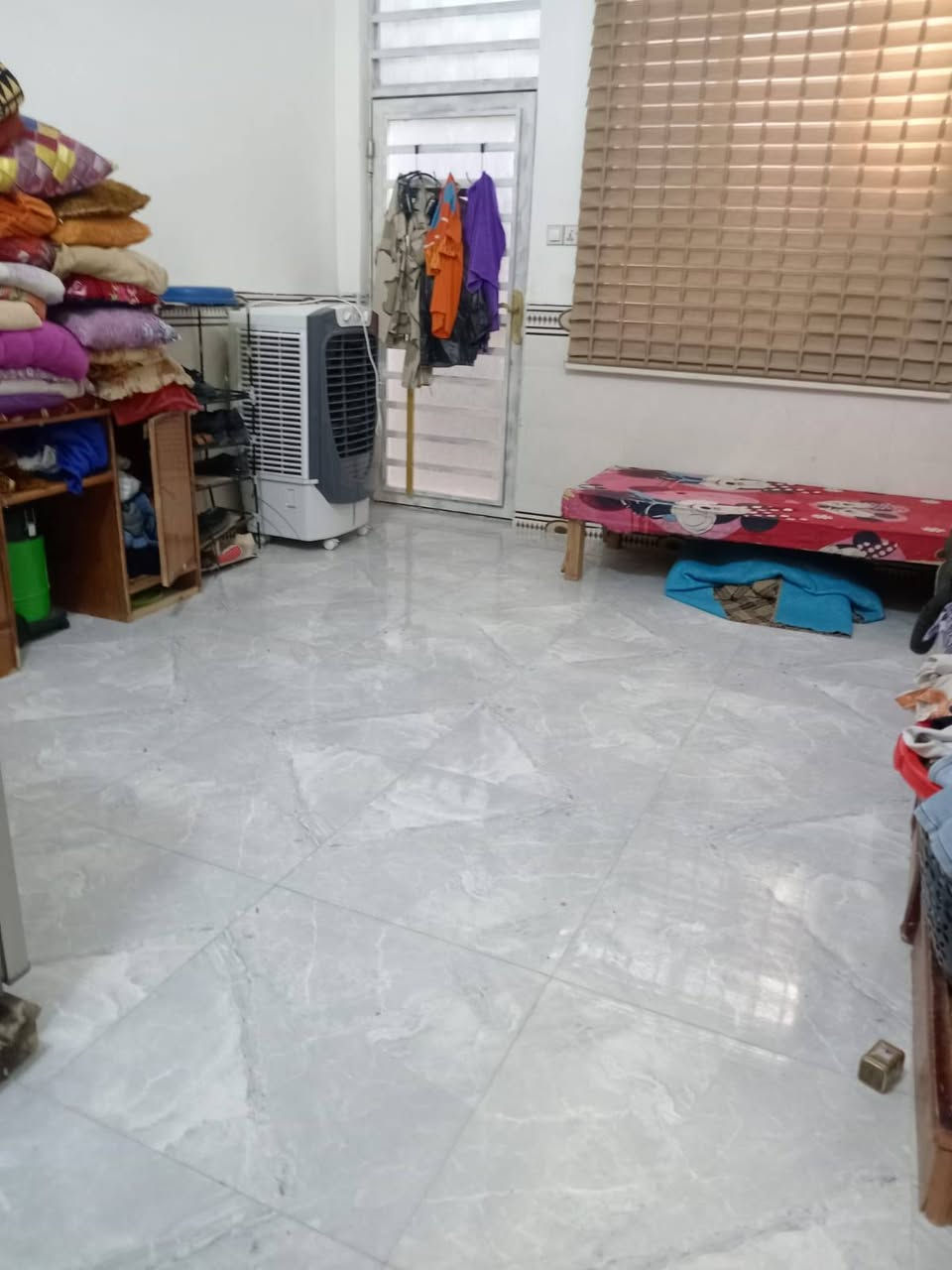 بيت للبيع 
150.متر حي تلعفر خلف جامعه كربلاء 
طابو زراعي سند 25
بناء حديث 2024 طابوك كونكريت
غرفتين وصاله وصحيات خارجيه وداخليه
مطبخ حار مطبخ بارد. ستقبال 
سعر. 70 
***********
