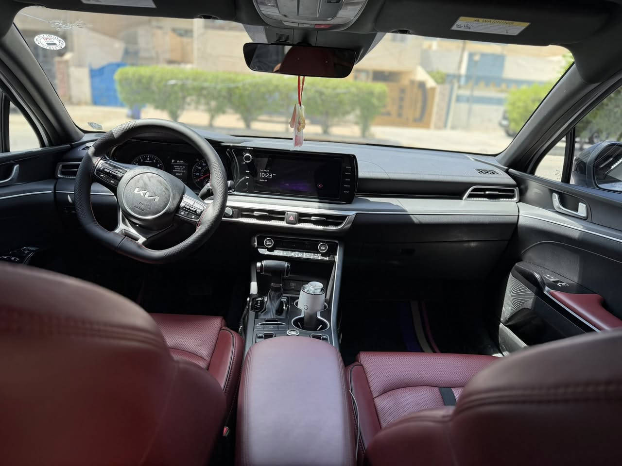 🚘 للبيع Kia K5 GT-Line موديل 2024
📍 رقم أربيل تحويل ثاني يوم
📍 المكان: بغداد – المشتل
السيارة مظللة بالكامل ولديها رخصة رسمية من دائرة المرور
✅ بدون دواخل
✅ بدون إيرباك
✅ جاملغ أمامي طخة بسيطة صبغ ع كد شبر ابيع قطعة 
✅ باب السائق كلير أمريكا
✅ الباب الخلفي بارد بسيط  عكد شبر
✅ الجاملغ الخلفي صبغ 
✅ القبغ الجنطة بغصه عكد شبر مال تحميل

🎨 اللون: أبيض
🔥 محرك 1600 تيربو
جاهزه السياره من كل النواحي ومابيها نقص 
🌟 المواصفات:
• داخلية ماروني مغلفه ارضيه بل كامل رياضي
• كشنات جلد + تدفئة
• ستيرن تدفئة
• تشغيل عن بعد
• بصمة + هاند بريك بصمة
• شحن هاتف لاسلكي
• قيادة ذاتية على الخطوط السريعة
• مثبت سرعة / ماشيه 60
• AUTO HOLD
• أوتو بريك
• كير أوتو + عادي

🛡️ أنظمة الأمان:
• ABS
• مانع انزلاق
• حساسات إطارات
• رادار أمامي وجانبي
• مراقبة النقطة العمياء
• رادار الخطوط البيضاء
• توقف ذاتي عند الرجوع

💡 الإضافات:
• لايتات 4 عدسات
• LED + زينون
• بك لايت LED
• مصابيح ضباب LED
• كامرة دوارة
• شاشة + شاشة أعطال
• نظام ملاحة (خريطة)
• Apple CarPlay / Android Auto لاسلكي
• بلوتوث + AUX + USB
• فول تحكم ستيرن
• أشاير بالمرايا
• مقعد كهربائي
• ويلكم لايت رياضي
• أنظمة قيادة: Eco / Sport / Smart / Normal

💰 السعر: 172$ دولار وبيها مجال  

📞 للاستفسار: ***********
✅ متوفر واتساب
