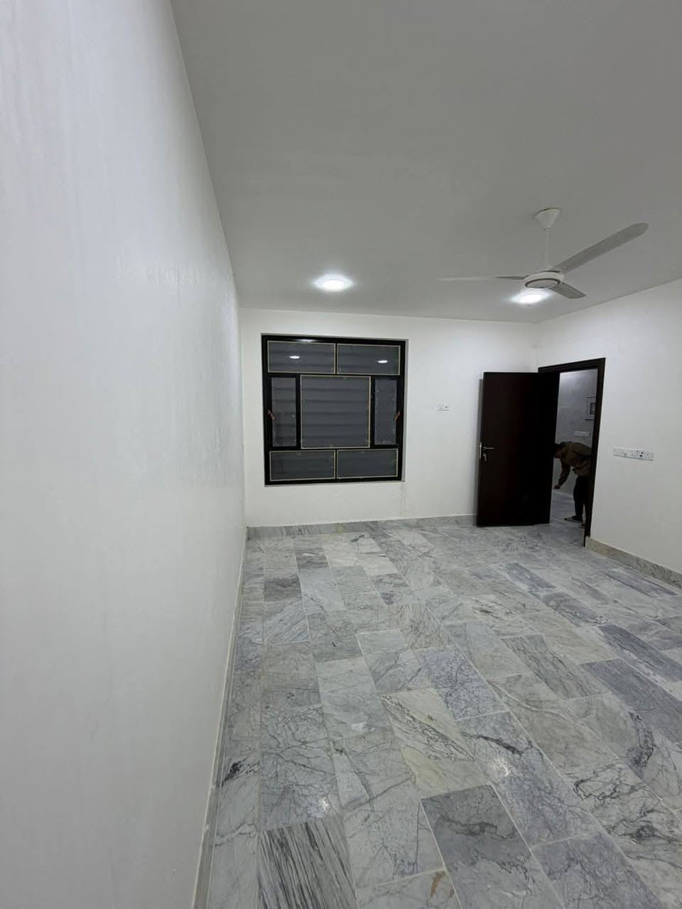 شقه للايجار
١٠٠م مربعه
موصفات عاليه من ناحية البناء
بسعر مناسب
متكونه من
٢غرف نوم صاله مطبخ مجمع صحيات
منظومة كهرباء عل مدار الساعه
ســـــيد منتــظر للاستثمار العقاري 
للاستفسار التواصل معنا
،.***********
