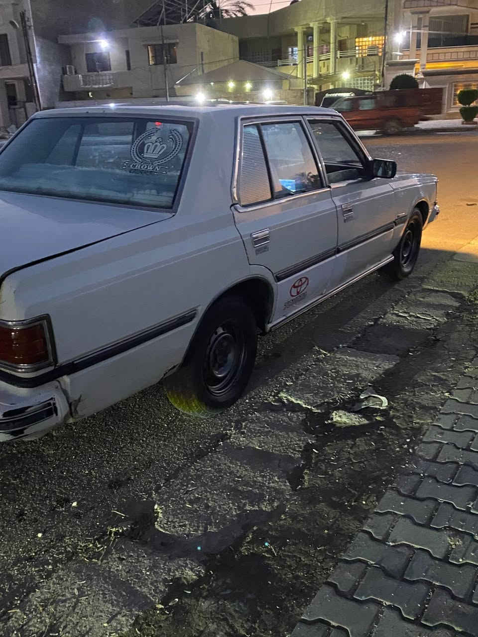 السلام عليكم البيع سوبر 82 سياره حلوه شوفت عينك رقم بغداد  أنكليزي بسمي ثاني يوم تحويل سنويه جديده صدر امامي خلفي جديد محرك VVT 2400 سعر٣٥ عنواني بغداد حي الجامعه أي ستفسار ***********
