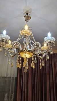 ثريات كرستال عدد ٦ كبيرة الحجم عدد ٢ وبراكيتات عدد ٤   السعر 300  مكان...