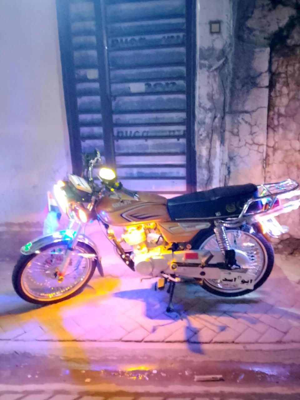 يا الله سلام عليكم دراجه تايكر للبيع موديل ٢٠٢٥ دراجه ع وضع الشركه كلشي بيه بلادي الله شاهد ترتيب فول يعني تأخذه تترحملي عليه دراجه بلادي بيه مكينه اشك الكاع وبيه دك مال سلولي اتحده دراجه بيه نفس الدكه مال السلولي اورقه بسمي وكامله مكمله الدراجه نصبه فولل مسجل تكسي شغال 
انره لد ع المحرك لون برتقالي   
نشره فدرالي لون ازرق 
بوري ستيل خلفي هوه النشره ماتته هم شغاله الله شاهد جبته من ديالى 
درع ماصده ستيل  هورن طاط جديد تضليل المصده الايت لاين عالي ناصي شغال زنون استان تليفون 
تاير خط ابيض 
بوري هوه و لعلم الدراجه مفوله يعني تأخذه  عقل رياضي جديد 
بس تكشخ بيه السعر 860 وبيه مجال لطبيب واني خادم 

ملاحظه العداد ضارب فقط بعد كلشي بيه شغال فقط التشبول ضارب 
مكاني بغداد مدينة الصدر رقمي للتواصل ‏‪***********‬‏ اخوكم ابو اسد ❤️ تحياتي للجميع
