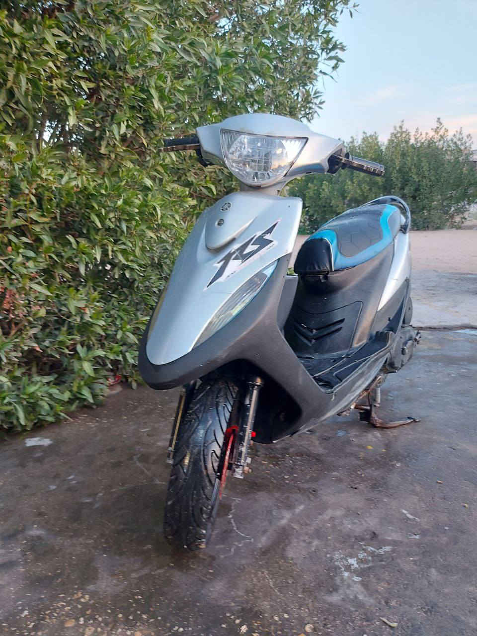 سلام عليكم 
للبيع ماكس عدلة بوشة 49 مفتوحه، دراجة كل نقص مابيه سلف هندر كهربائيات كله شغاله اشاير لايت بك لايت شغال كفرات بلادية 
صالنصة FM محرك ناعم شلعه ومعدل تخبل اي نقص مابيه 
سعر 375 بيه مجال 
للاتصال ***********
مكاني كربلاء
