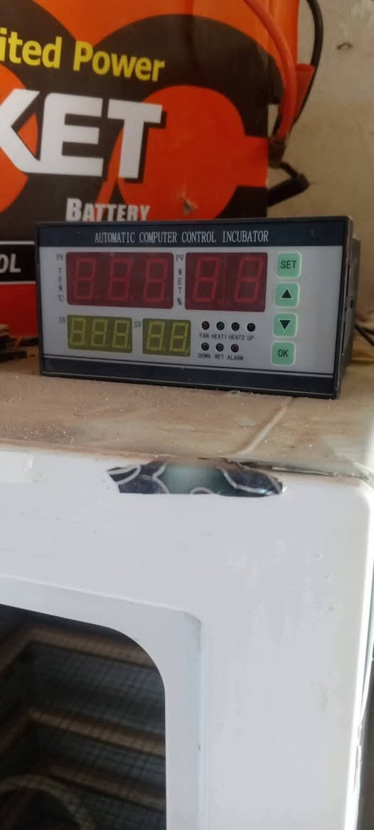 السلام عليكم موجود فقاسه للبيع السعر 100,000 وبيها مجال تاخذ 650 بيضه مجربه جميع البيض تاخذ التواصل***********
