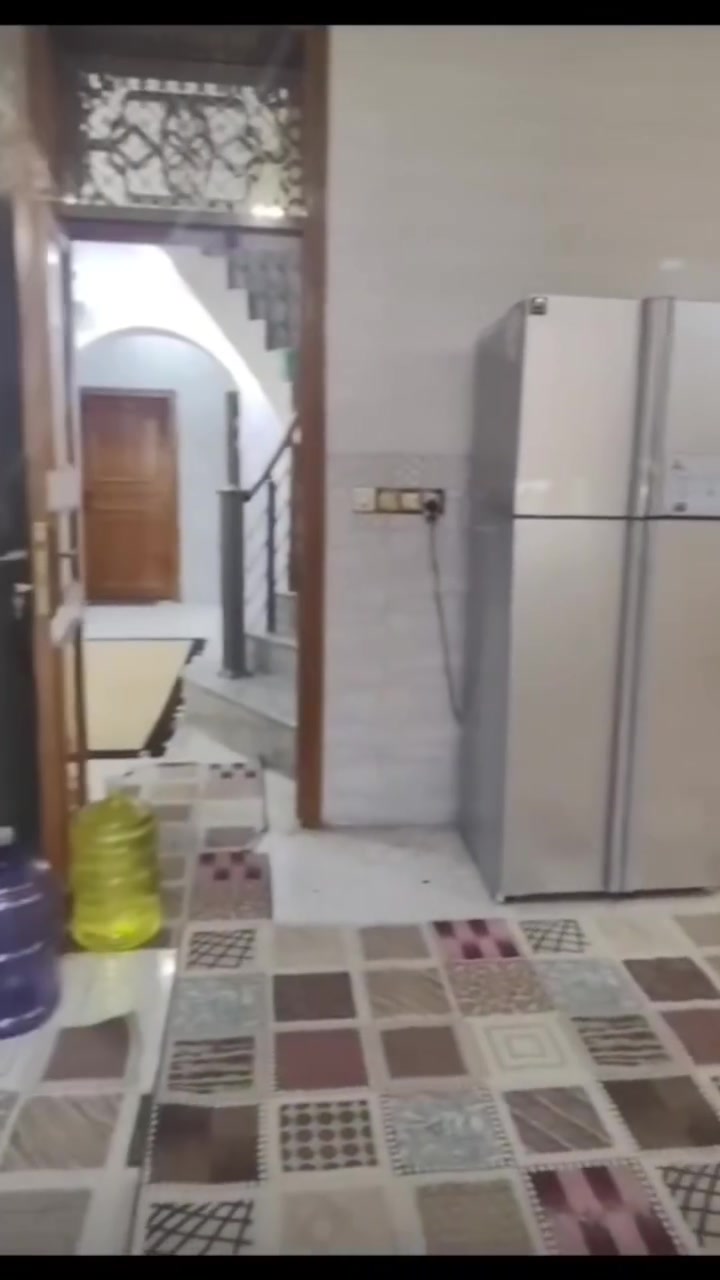 السلام عليكم بيت للبيع المساحه 200م طابو زراعي سند 25 متوفره كافة الخدمات بناء حديث طابق ونص  غرفتين وصاله وأستقبال ومطبخ حار وبارد وصحيات وحديقه وطارمه بيت جاهز للسكن العنوان كربلاء طويريج ابو جوعانه خلف بيت عاشور السعر اتصال 
***********
***********
