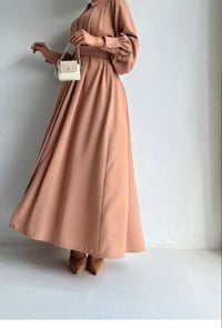 فستان مع حزام • مقاسات ٤٠-٥٠ • توصيل مجاني