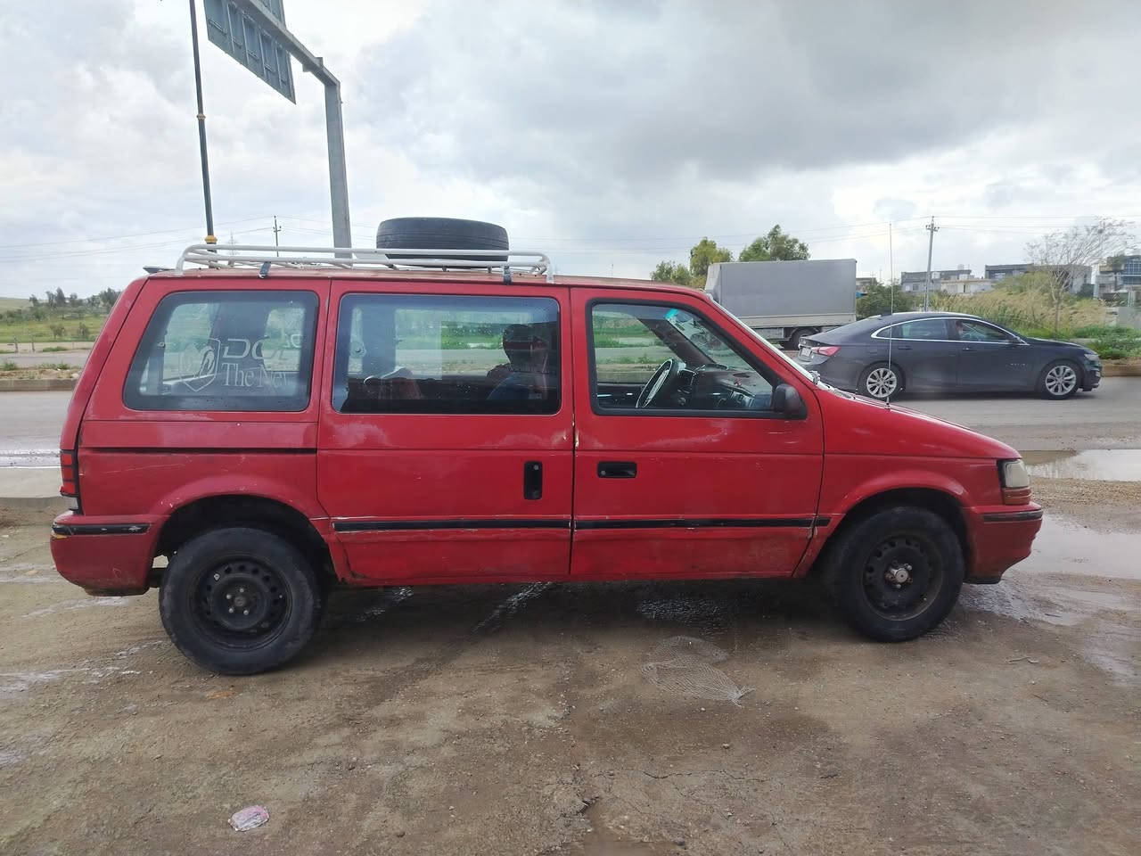 سلام عليكم دوج كلايزر موديل 1993 سياره بأسمي رقم انكليزي هزه صارلها شهر من سويتها گير ومكينه كامري ابو الچف تبريد تدفئه شغال صدر جديد دبلات امامي جديد كهربائيات كلها شغاله العنوان ديالى خانقين السعر 32 وبيها مجال رقم الهاتف ***********
