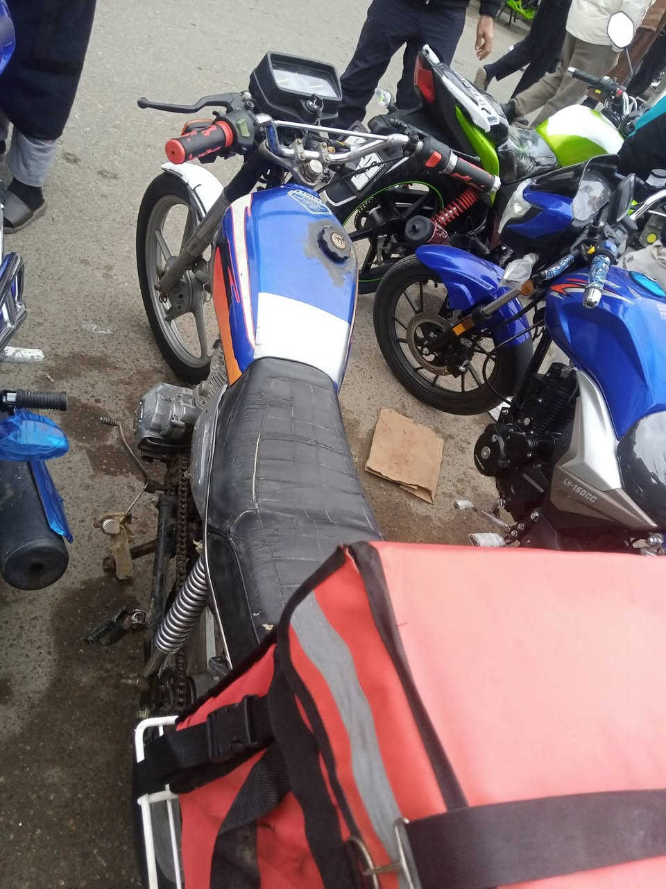 السلام عليكم دراجه ايراني للبيع سعر 450 بها مجال اوراق ما بيها رقم الهاتف *********** انت صل على الرقم
