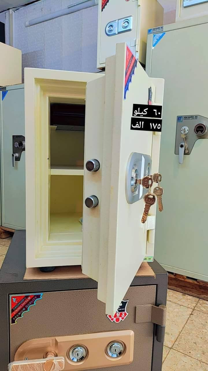 قاصات للمكاتب والبيوت لحفظ الاوراق المهمة 
توصيل 5 الاف


**إذا كنت صاحب هذا الإعلان وتريد حذفه لأي سبب، رجاءا أرسل رسالة إلى الدعم الفني**