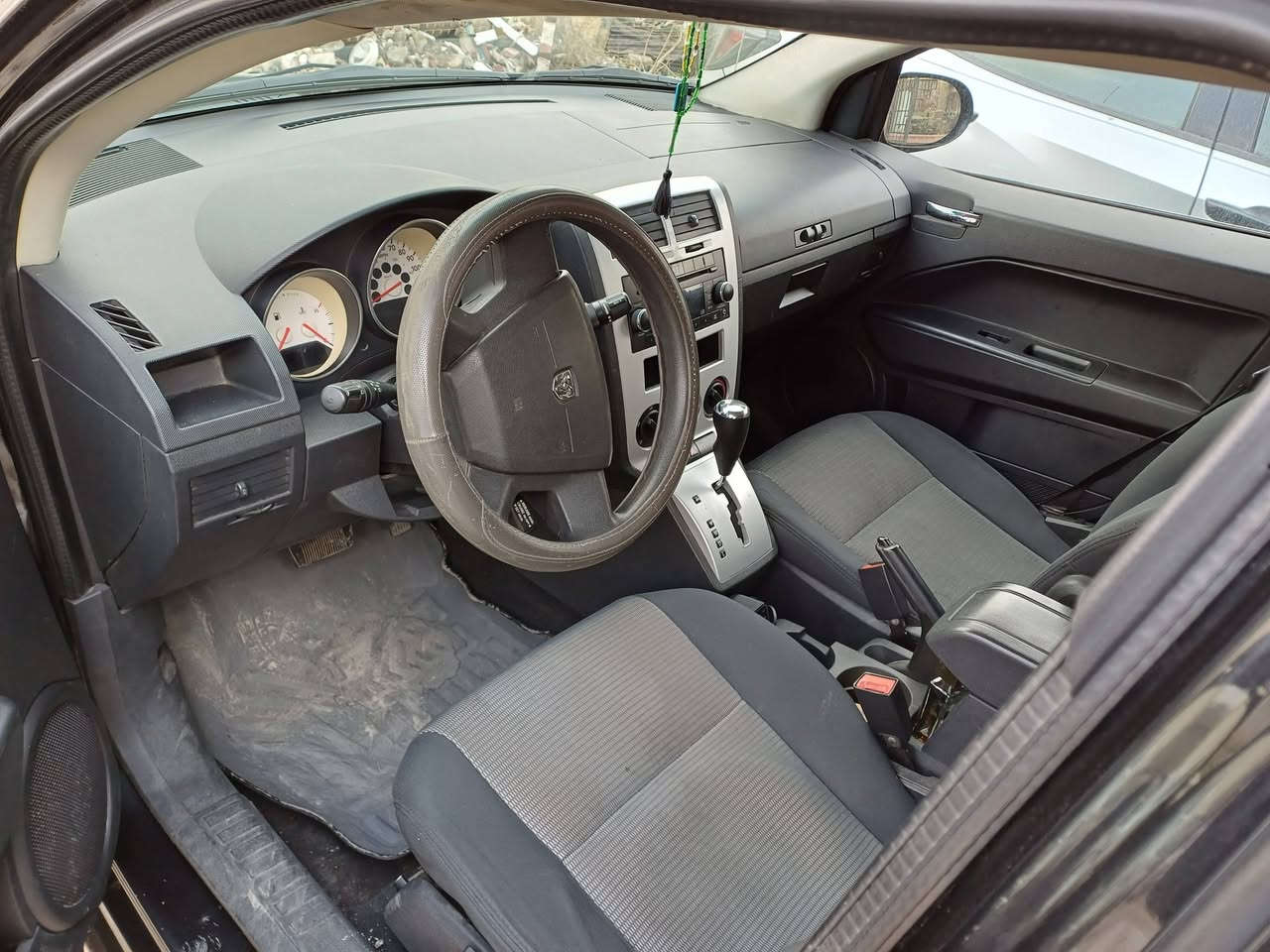 ٢٠٠٩
سلايد SXT.. بدةن دعم 
ماشية ١٠٠ الف حقيقي 
صبغ بعض القطع لكن ابيع حزام 
سنوية ٢٠٣٠ باسمي .. سيارة جاهزة 
تاير جديد تخم امامي خلفي جديد باتري جديد فريزر جديد ضفيرة بلادي تدفئة تبريد شرط .. زيت الكير تبديل جديد زيت المحرك تبديل جديد .. دبل سويج .. سيارة جناي 
السعر ٦٣ ورقة .. تحويل شرط .. 
***********
***********
واتس
