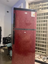 للبيع ثلاجه بيه مكثف  عاطل سعر ١٠٠ الف بغداد موبايل07733819188