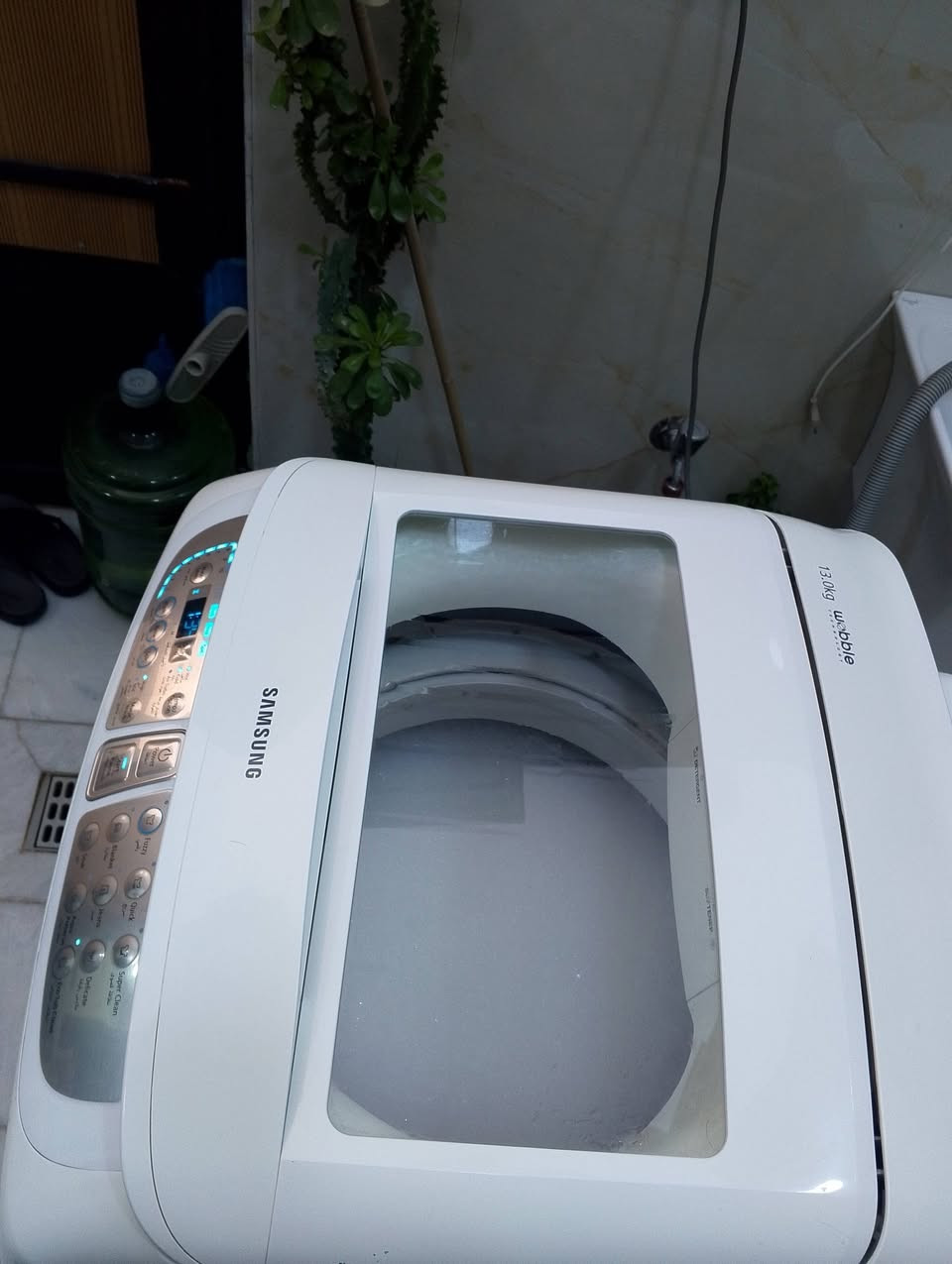 سلام عليكم غساله  سامسنك فول للبيع وشرط الفحص والضمان نضافه 95 بل ميه حجم الكبير السعر 450 وبيها كربلاء حي العباس مجال للستفسار اتصل ***********
