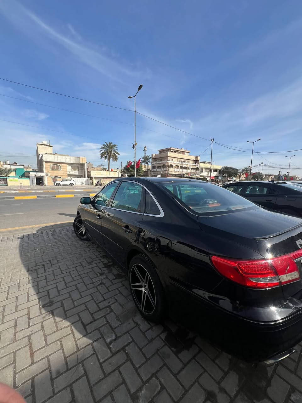 من رخصة الادمن
السلام عليكم 
گراندر أزيرا صالون
موديل 2011
وارد خليجي 
كير ميكانيك 
خير من الله 
محركها 3800v
مثل الساعه ما شاء الله 
صدر بالكامل مبدل
جديد
بيها كعده رئاسيه
مابيها اي نقص
مواصفاتها:
خزن ميموري
كشن كهرباء
شاشه لمس
تحكم ستيرن
ABS
تدفئة كشنات اماميه
Aux
دوشمة جديده مشمشي مطعم بنيلي وجلد
والتضليل بلارايز
والتحويل مضمون  
وإلخ من المواصفات الي تستحق أعلى من هالسعر
للاستفسار اكثر
***********
