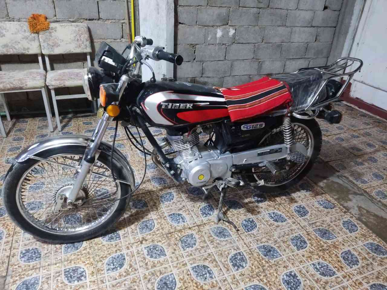 درجه أربع كير تايكر21 أوراق اصولي كاملات شويه 
بيها نواقص السعر 450بيها مجال رقمي ***********
