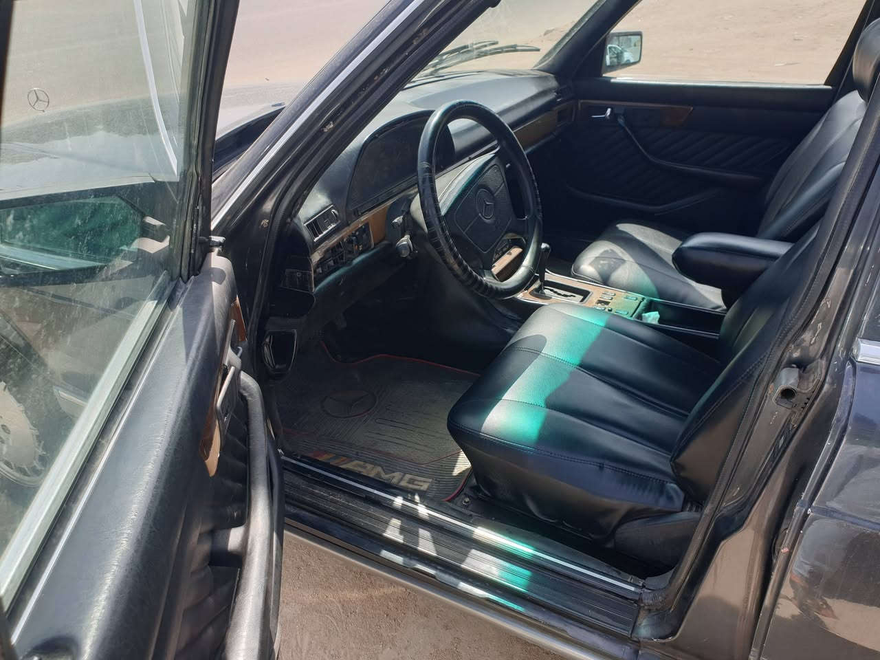 مارسيدس  موديل 88 باب طويل محرك 2500 بطه رقم بغداد جديد غرفه جلد تبريد ثلج فتحه شغاله كهربائيات شغاله تخم تاير مكينه وكير خير من الله  ***********
