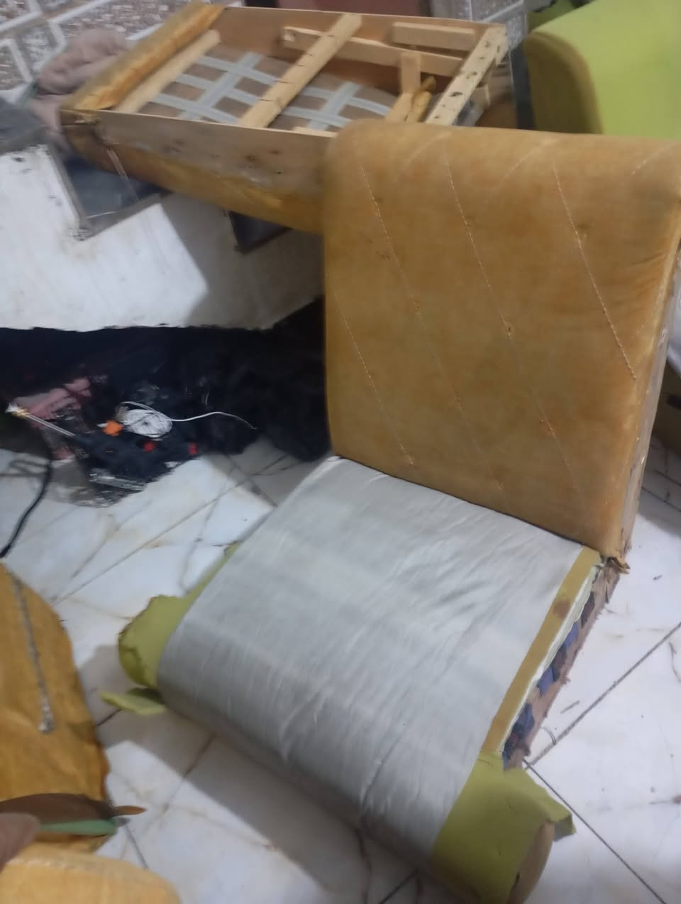 دوشمه ديوان بانواعه وأنواع الأقمشة التركية الرجعه الك احسن من قبل العنوان الرئاسه واتساب ***********
