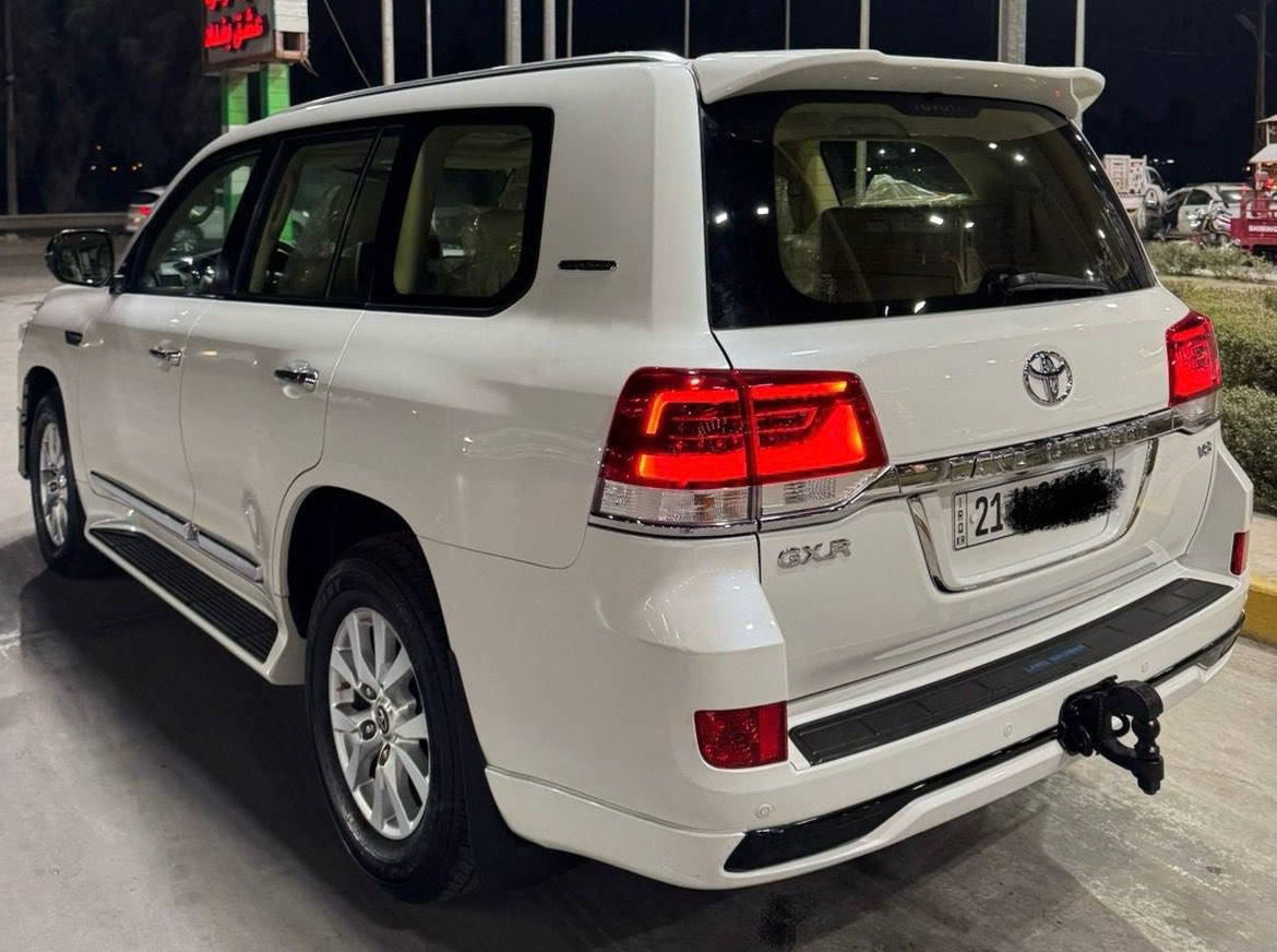 السلام عليكم لاندكروز 2017 فطيم اصل مكفوله ✅
فقط بارد بسيط بالباب وره الصدر وممبين السياره 
جديده جدا 8 ايرباك دبل كرسي كهرباء 5كامرات 
سلايد روف 3شاشات دبل ماوس مكينه 8سلندر 
حجم 4.6 تخم تاير جديد ترايها جديد وناعم 
ماشيه 90 الف حقيقي السياره بالحقيقه احلى
من الصور رقم سليمانيه تحويل مباشر اخوان 
السعر 485وبيه  مجال للمشتري مكان السياره  
بغداد كريعات اي استفسار ***********
