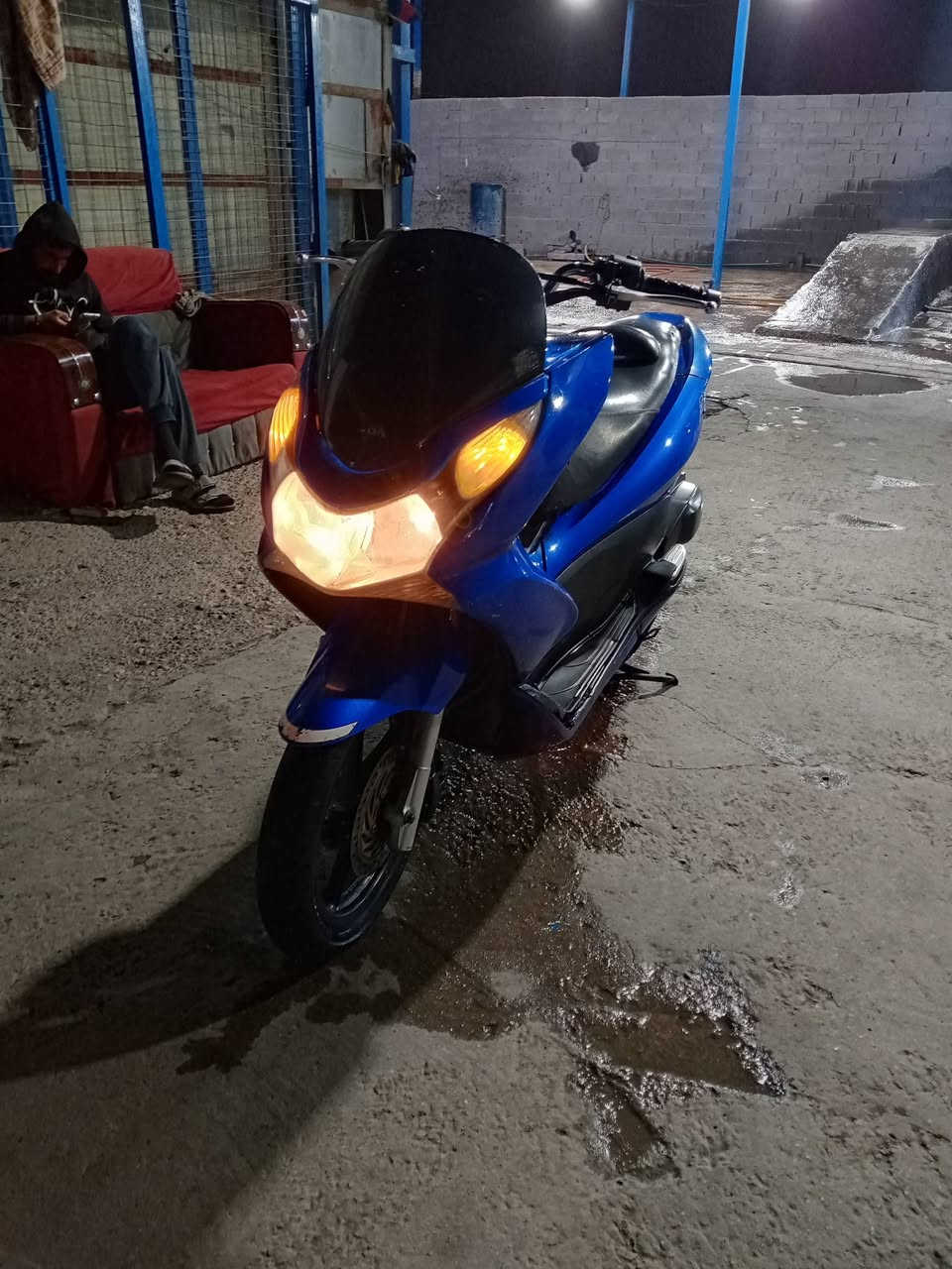 الجيل الاول ياباني JF
دراجه نواقصه بسيطه 
كفرات نضافه٦٠/١٠٠
بيه مكينه تخبل وترايك وين ميعجبك شلعه معدل شرط تحطهن كلهن شرط محرك اخرس صوته مسمعه
ستاند حساس كهرباء 
حساس ازدحام 
دراجه حلوه مال جنايه عوزه ترتيب كفرات مخربطه
مكانه الدوره ابو دشير 
السعر مليون و50 بيه مجال 
***********
