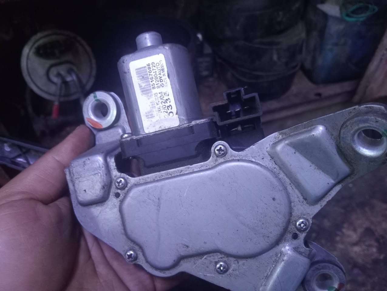 سلام عليكم
كيلون شفط جنطه 
وماطور ماسحه خلفي 
***********
