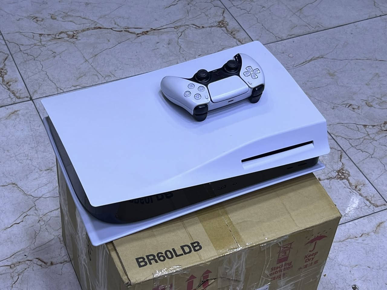 اسعار 6/8 
➖➖➖➖➖➖➖➖
Hard ssd 500gb (100$)
Xbox 360 (110-120)
Xbox One fat (120)
Xbox One s 500gb/1tb (160-180)
Xbox Series x (680-720)
Ps2 (slim 50 - fat 65)
Ps3 (115-130)
Ps4 fat jailbreak (265-300)
Ps4 slim jailbreak (320-350)
Ps4 pro jailbreak (370)
Ps5 fat (650)
Ps5 slim (standard 750)
➖➖➖➖➖➖➖
المهكر يجي كامل ملحقات ونظافة مع تنزيل الالعاب حسب 
الطلب
✅كل الاجهزة تجي ضمان حقيقي عالوصل✅
🚛توصيل لكل محافظات موجود الطلب يصلك خلال يومين او يوم حسب🚛
📍عنواني دهوك📍 
للحجز والاستفسار 
☎️***********☎️

