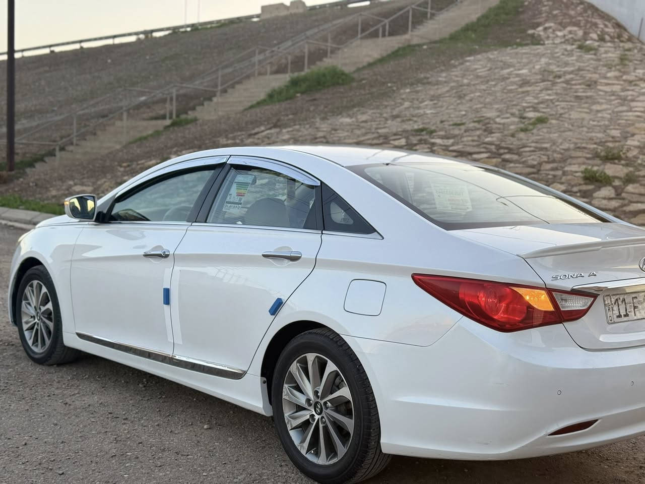 السلام عليكم جميعاً هونداي سوناتا خليجي موديل 2015 محرك 2400 رقم بغداد دولي بسمي.  
تحكم ستيرن قطعتين تبريد شفتات سرعة كشن كهرباء مري شفط محرك كير صدر خلفي امامي كلها جاهز وجديد تخم تايرات جديد تبريد ثلج ❄️ السيارة بيهة نص قطعة رش الجاملغ الخلفي بدون حادث ولا دواخل باقي السيارة كفالة السيارة جاهزة من كلشي مال جناي 
العنوان  صلاح الدين  بلد    للاتصال ***********
