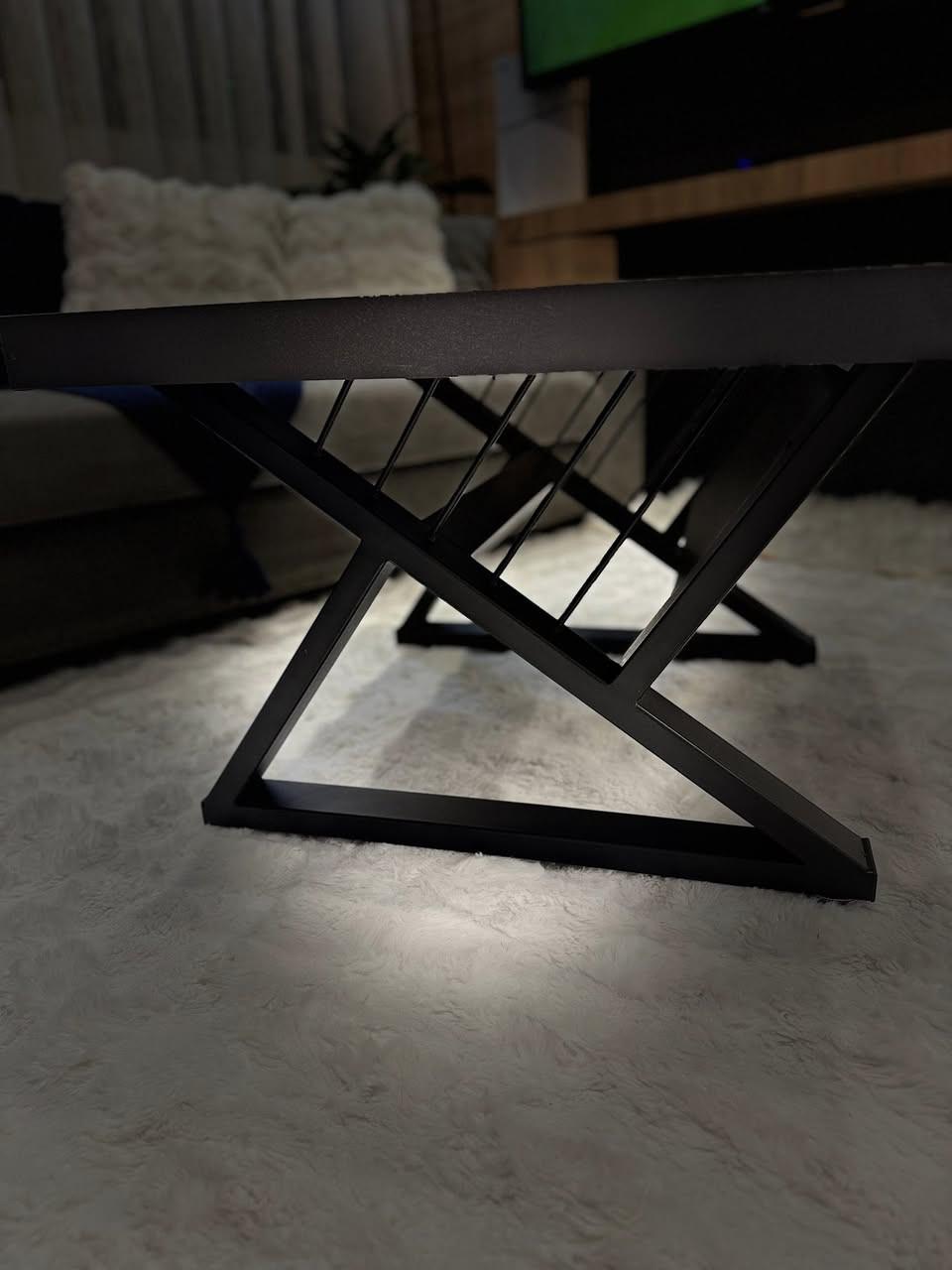 “نفذنا لكم طبلة وسطية مودرن حسب طلب الزبون، بالقياسات واللون اللي اختارها 🖤
تصميم أنيق يضيف لمسة عصرية لكل زاوية في بيتكم ✨

#ورشة_خشب #وحدة_تلفزيون #تصميم_حسب_القياس #مساحات_صغيرة

نصمم وننفذ أثاث وخزانات للمساحات الصغيرة
زورونا في موقعنا / بغداد - القناة، حي البساتين
للطلب والاستفسار 📞 ***********”
