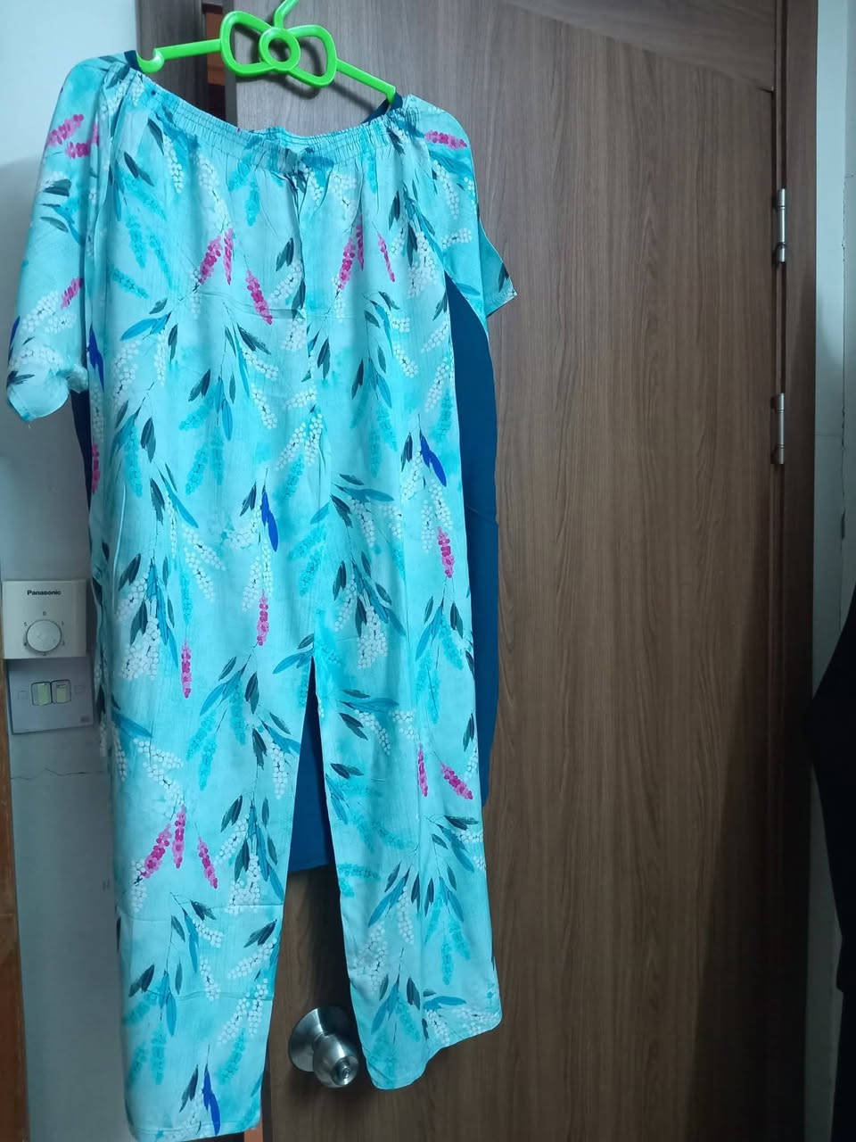 تراك كشمير بناتي ونسائي قياس من L  إلى  3XL 
بأنسب الأسعار إلي تريد تتفضل خاص


**إذا كنت صاحب هذا الإعلان وتريد حذفه لأي سبب، رجاءا أرسل رسالة إلى الدعم الفني**