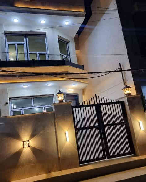 _دار_للبيع بسعر مناسب جدا   في الدورة حي الشرطة ابو طيارة بموقع ممتاز
الدار جديد طابقين ونص
 طابو ملك صرف
المساحة 100متر مدخلين 
الطابق الارضي صالة ومطبخ وحمام وغرفة نوم
الطابق الثاني غرفتين نوم ومطبخ ثاني وحمام
الطابق الثالث غرفة وبيتونة
 واجه  الدار 5 ونزال 20 
 واجه مرمر وارضيات  مرمر شبابيك المنيوم وابواب تركية وممكن فصله الى وحدتين سكنية لوجود مطبخ في الطابق الثاني
لمعرفة السعر  اكتب 1 بالتعليقات
***********
