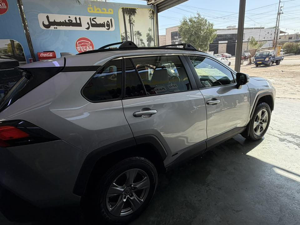 السلام عليكم
راف فور 2024
Xle
لون سلفر 
وارد امريكي 
تبديل قطعتين جاملغ وقبغ جنطة بدون صبغ 
موصفات xle المعروفة 
مكاني بغداد منصور 
السعر 235 ورقة مع المجال بسيط 
***********
