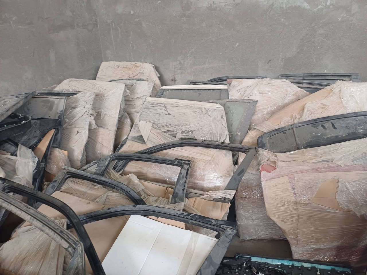 للبيع ابواب وارد امريكي
ترفلس جيب جيب رنكد جيب دورنكو موستنك دوج رام جارجر أوباما  و سي 200 ابيع جمله فقط مكاني البصره حمدان ***********
