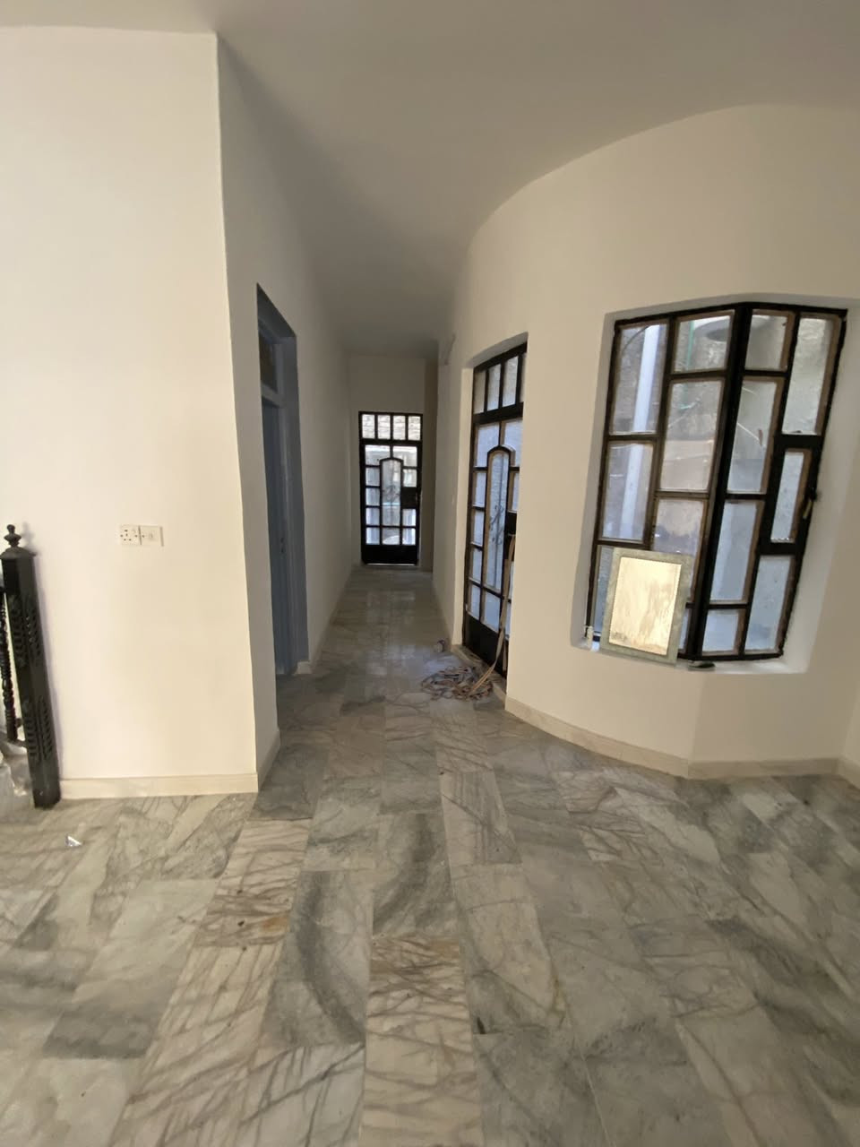 السلام عليكم
دار سكني للبيع مساحه 150 متر واجه 7.5* 20
الموقع بلديات ال un شارع 30  شارع 10 رابع بيت عن شارع 30
الدار محدث من كل النواحي 
يحتوي الطابق الارضي عل استقبال ومطبخ وغرفه معيشه وغرفه نوم وصحيات 
الطابق الثاني يحتوي عل غرفتين نوم وصحيات ومخزن 
علما ً ان الدار فارغ وجاهز للسكن
للاستفسار *********** 
الموقع 👇🏻

https://maps.app.goo.gl/q8kj4Li3PLVjDjXh6?g_st=com.google.maps.preview.copy
