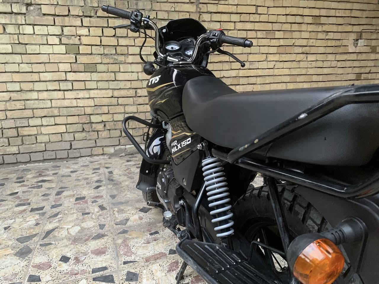 السلام عليكم دراجه TVS HLXموديل 2023 مرقم بغداد رقم إنكليزي نازله من الشركه شهر 2025/8 العنوان مدينه الصدر للاستفسار ***********
