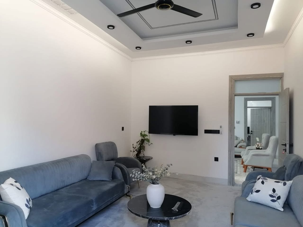 #دارللبيع
خانووى دوو نهوم بو فروشتن له گه ره كى ئيسكان پشت متوسطة 11 ئازار كون

روبه رى 112 متر طابو ملك صرف

پيكهاتوه له :-  1 ژور نوستن - مطبخ - ميوان - هول - گه راج
نهومى دووه م 3 ژور نوستن - بيتونة

نرخ 175 مليون 

بوزانيارى زياتر په يوه ندى بكه ن به عقارات ستار اكرم بازرگان

📍ناونيشان : كه ركوك بازارى ئازادى ته لارى ئاسو

***********
***********
