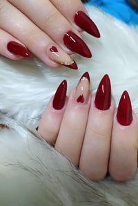 أداماس بيوتي • صالون تجميل • الطي منار العلم