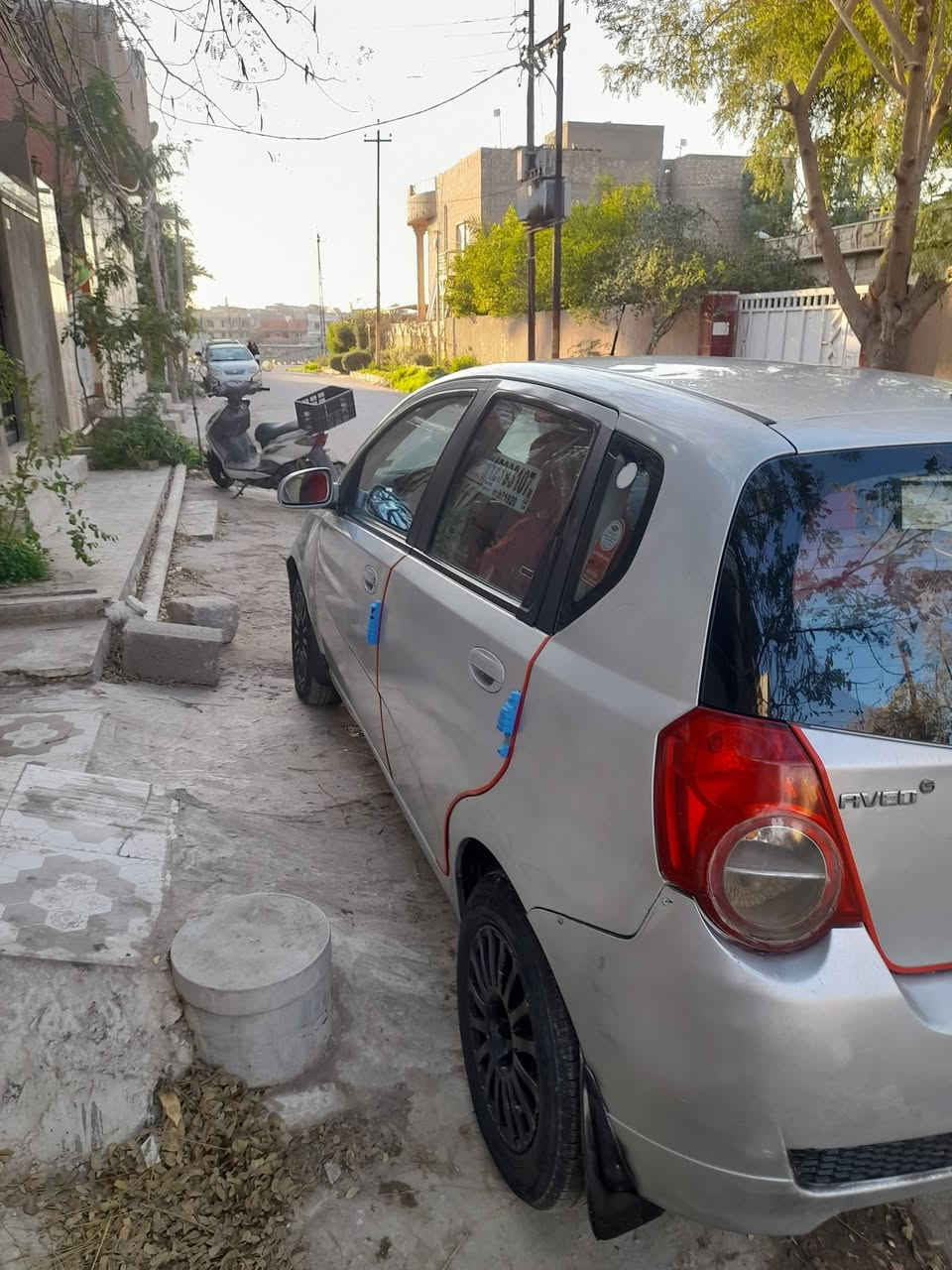 السلام عليكم افيو ٢٠٠٩  نضيفه جدا كير مكينه كورلا بصمه ١٦٠٠ تدفئه تبريد تخم تاير صدر أمامي خلفي،، كلشي بيها وضع الشركه بيها مكانات صبغ ،، سياره رقم ديالى باسمي مشروع وطني سياره ترايك ٢٠٠،، ناعمه جدا السعر ٤٠ وبيها مجال بسيط،، الاتصال *********** اتصل وتدلل مكاني بغداد
