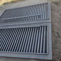 باب مستخدم شي قليل ارتفاع ١٨٠ وعرض مترين 07811446652 07500558545