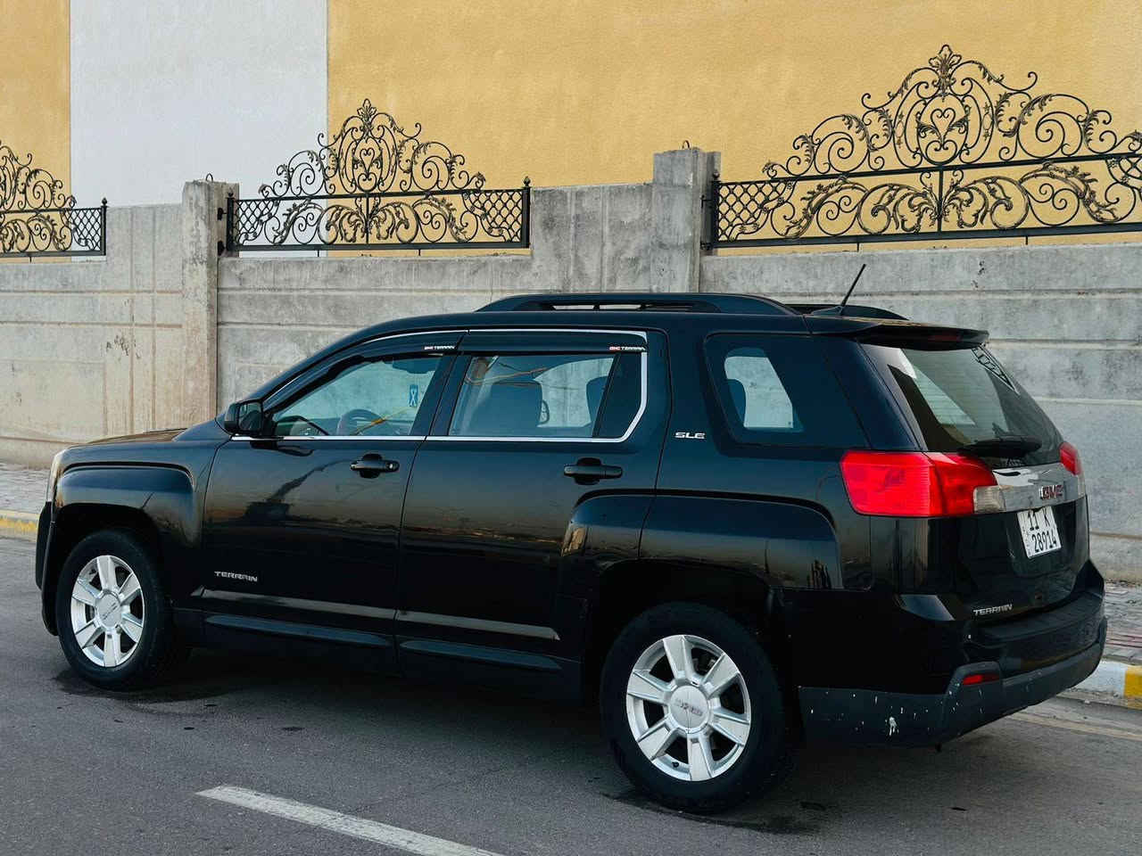 سلام عليكم جمسي تيران موديل 2013 السعر 88 وبي مجال بسيط بيه 4 قطع صبغ بدون اي ضرر موصفات مكينه 2400 داخل بيجي كشنات كهربائي كامره خلفيه دواره تحكم ستيرن جهتين ايكو اقتصاد مكينه وكير كفاله تخم تاير رقم بغداد دولي سنويه لـ29 تحويل مباشر العنوان كربلاء للستفسار ***********
